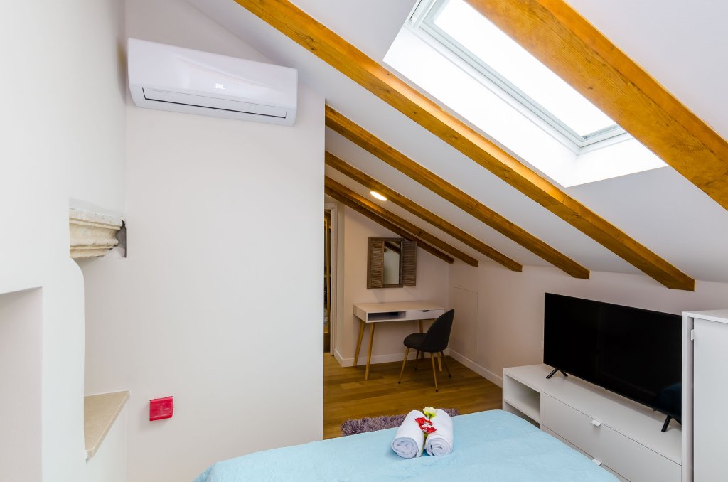 leonarda baroque house old town