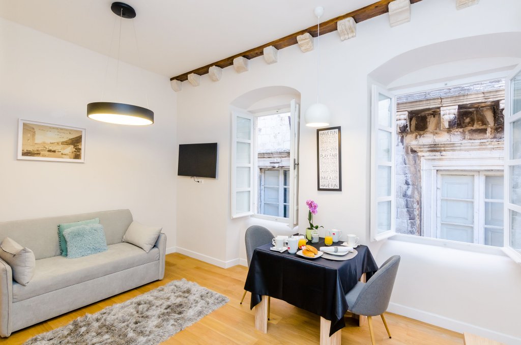 leonarda baroque house old town