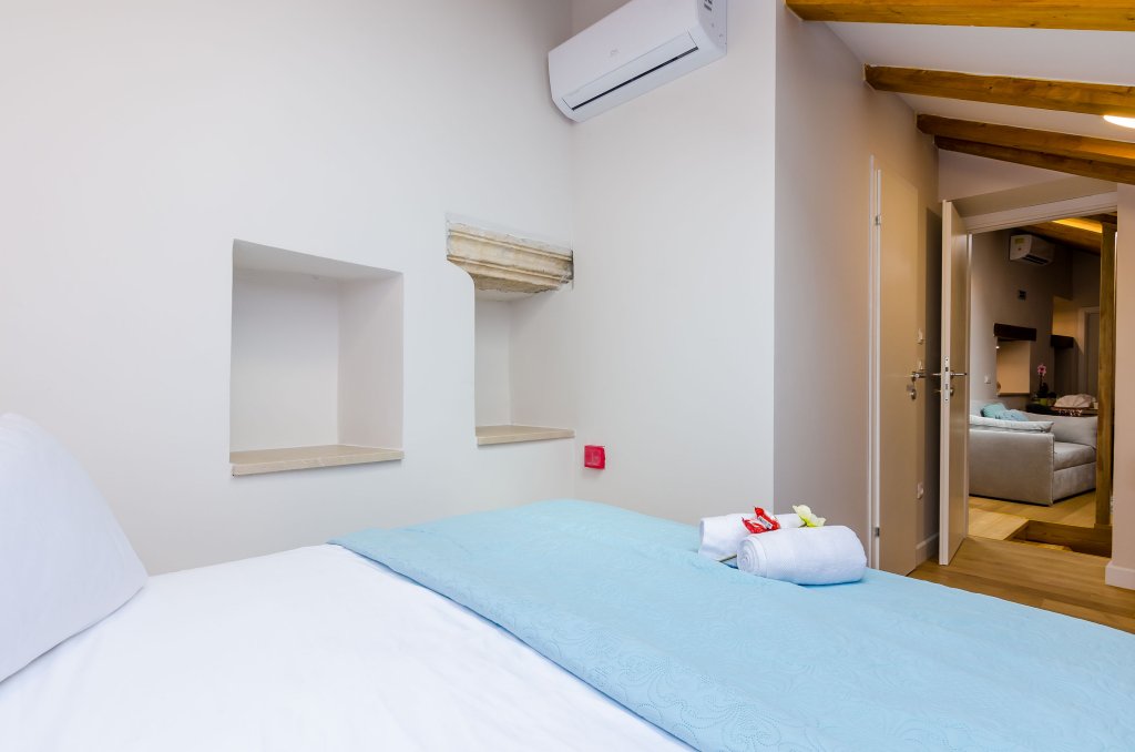 leonarda baroque house old town