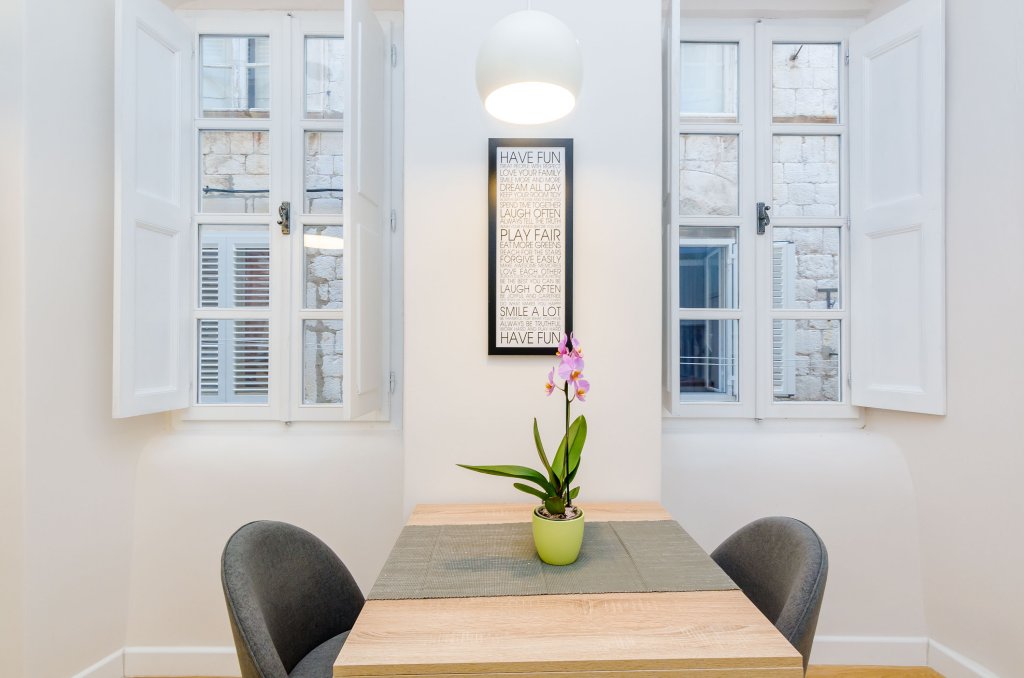 leonarda baroque house old town