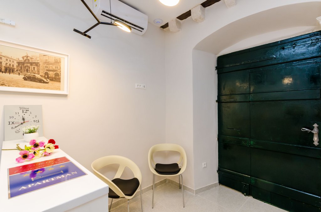 leonarda baroque house old town