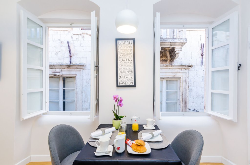 leonarda baroque house old town