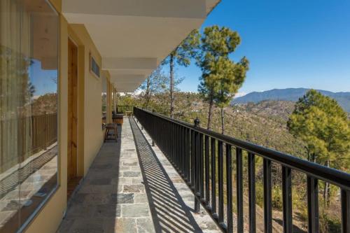 vita kasar rainbow yoga retreat binsar