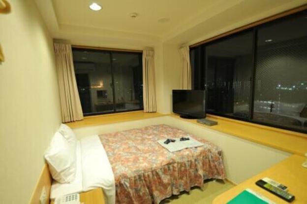 hiroshima ekimae universal hotel shinkansenguchimigi