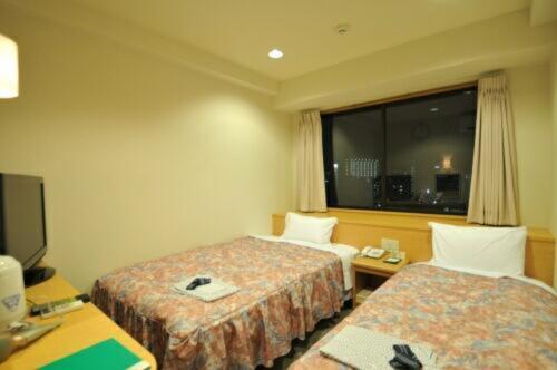 hiroshima ekimae universal hotel shinkansenguchimigi