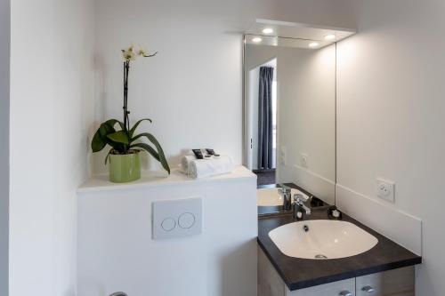 nemea apparthotel velizy europe