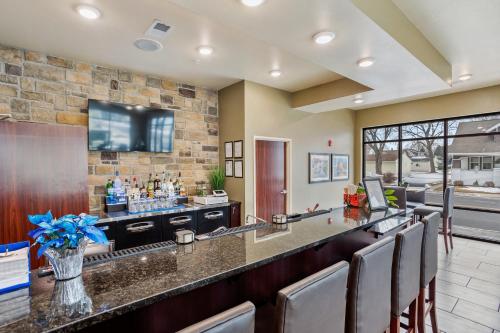 cobblestone hotel and suites little chute