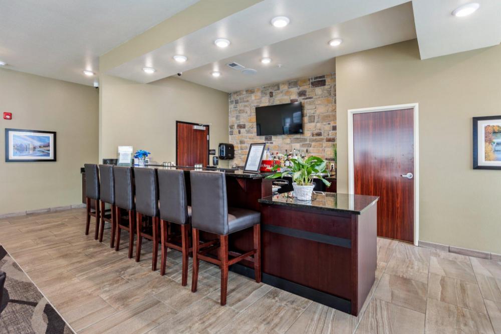 cobblestone hotel and suites little chute