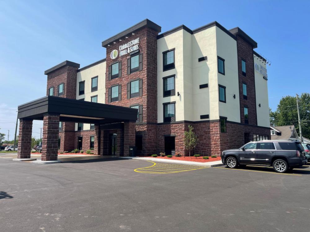 cobblestone hotel and suites little chute