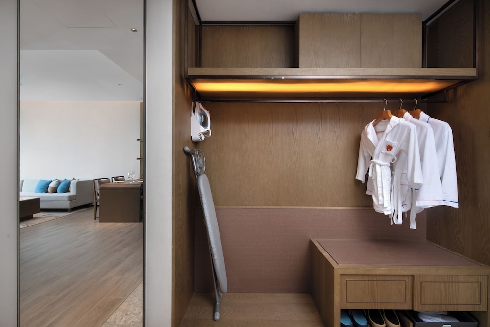 holiday inn and suites sanya yalong bay