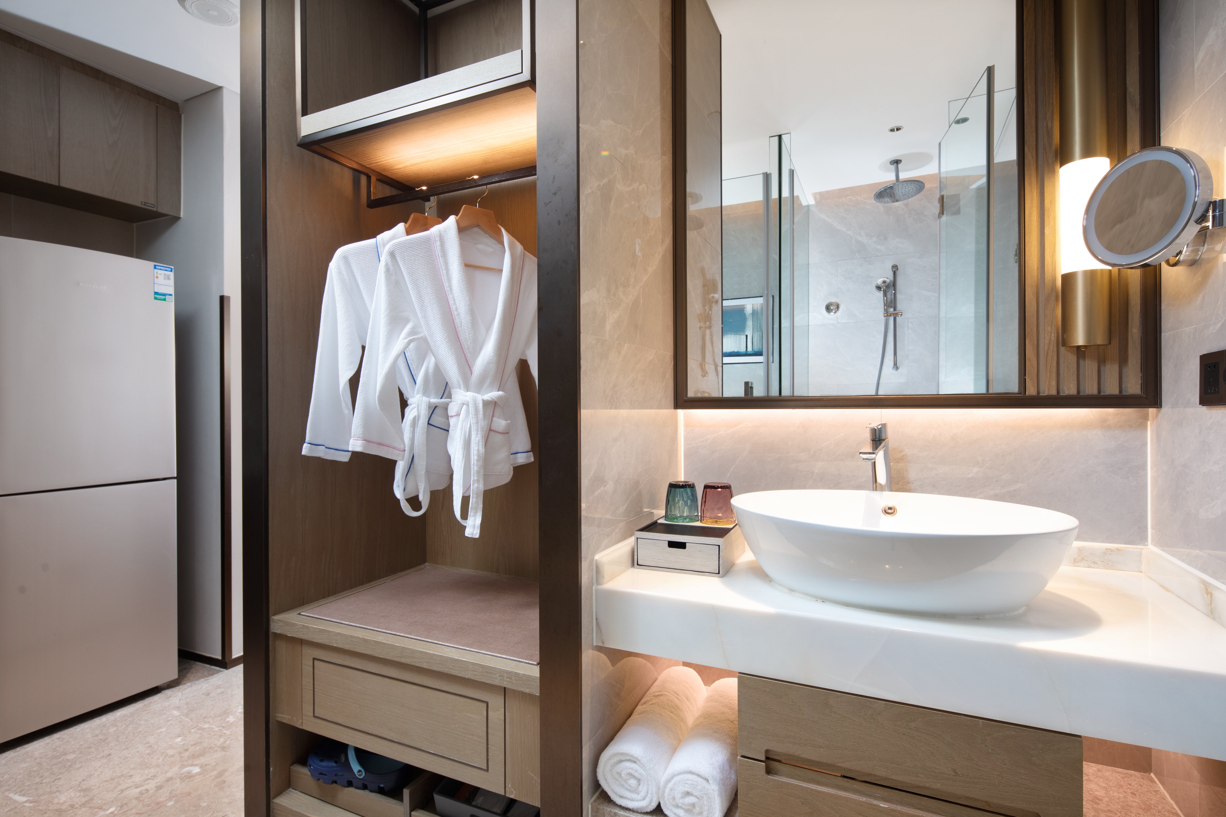 holiday inn and suites sanya yalong bay