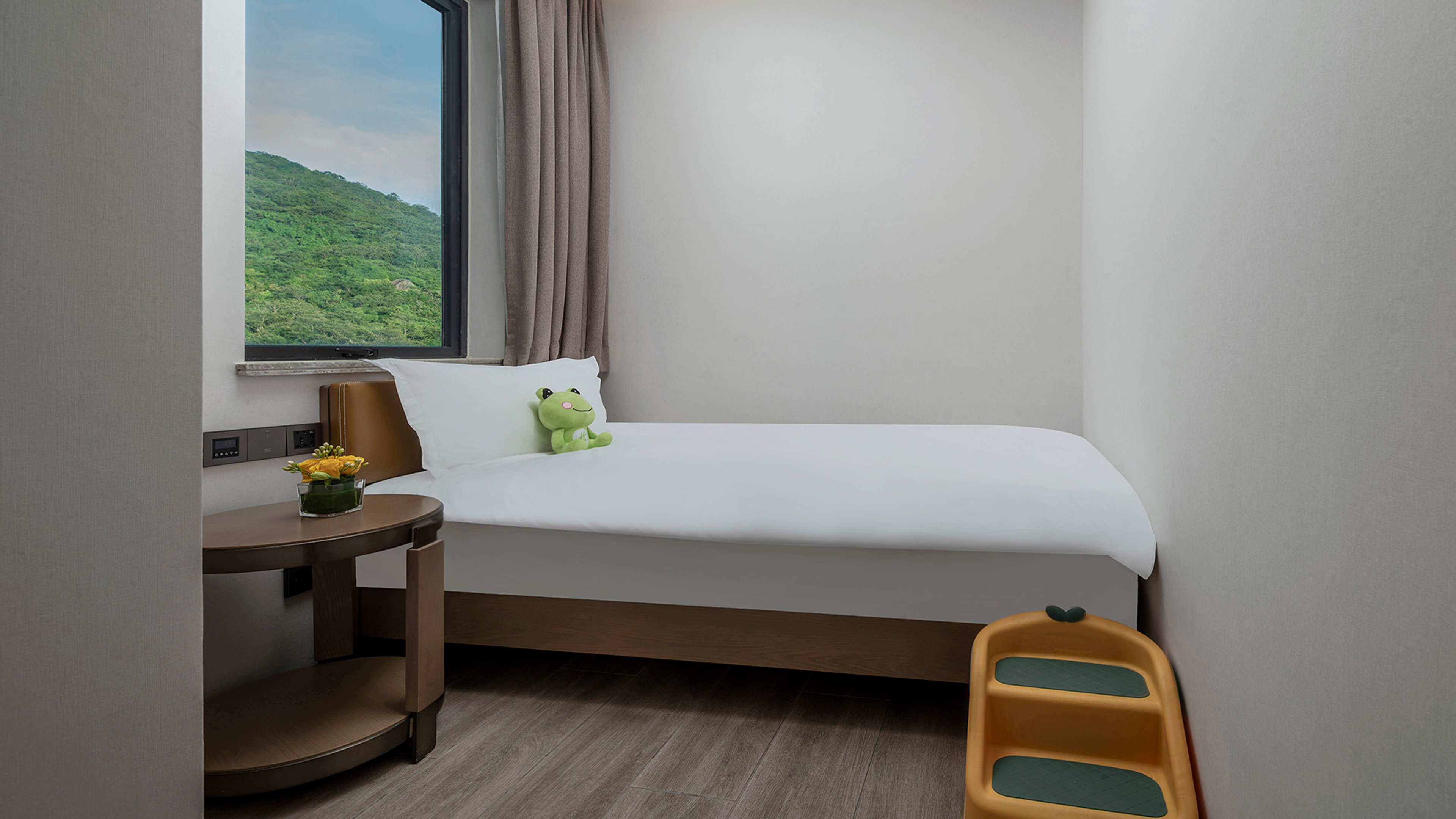 holiday inn and suites sanya yalong bay