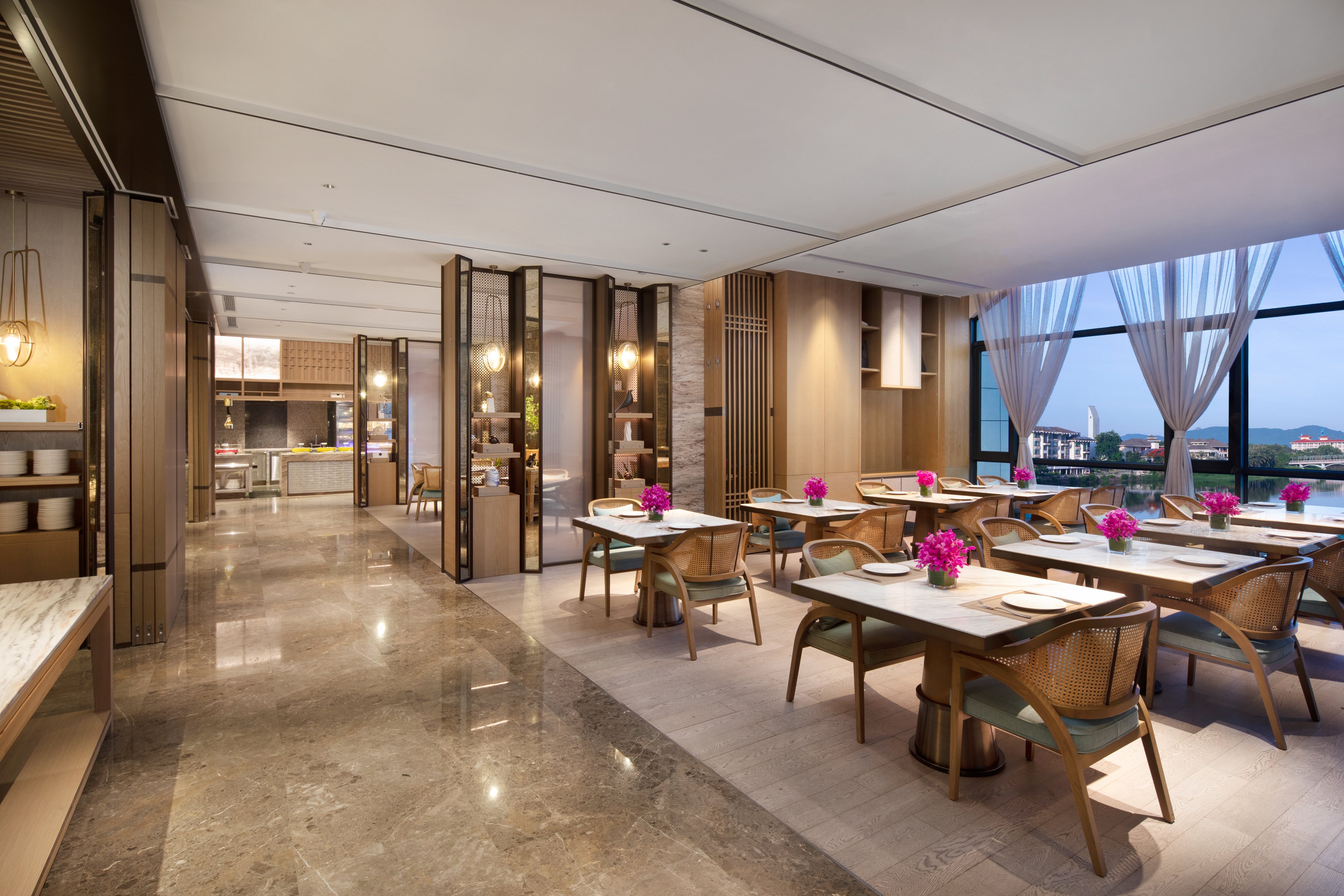 holiday inn and suites sanya yalong bay