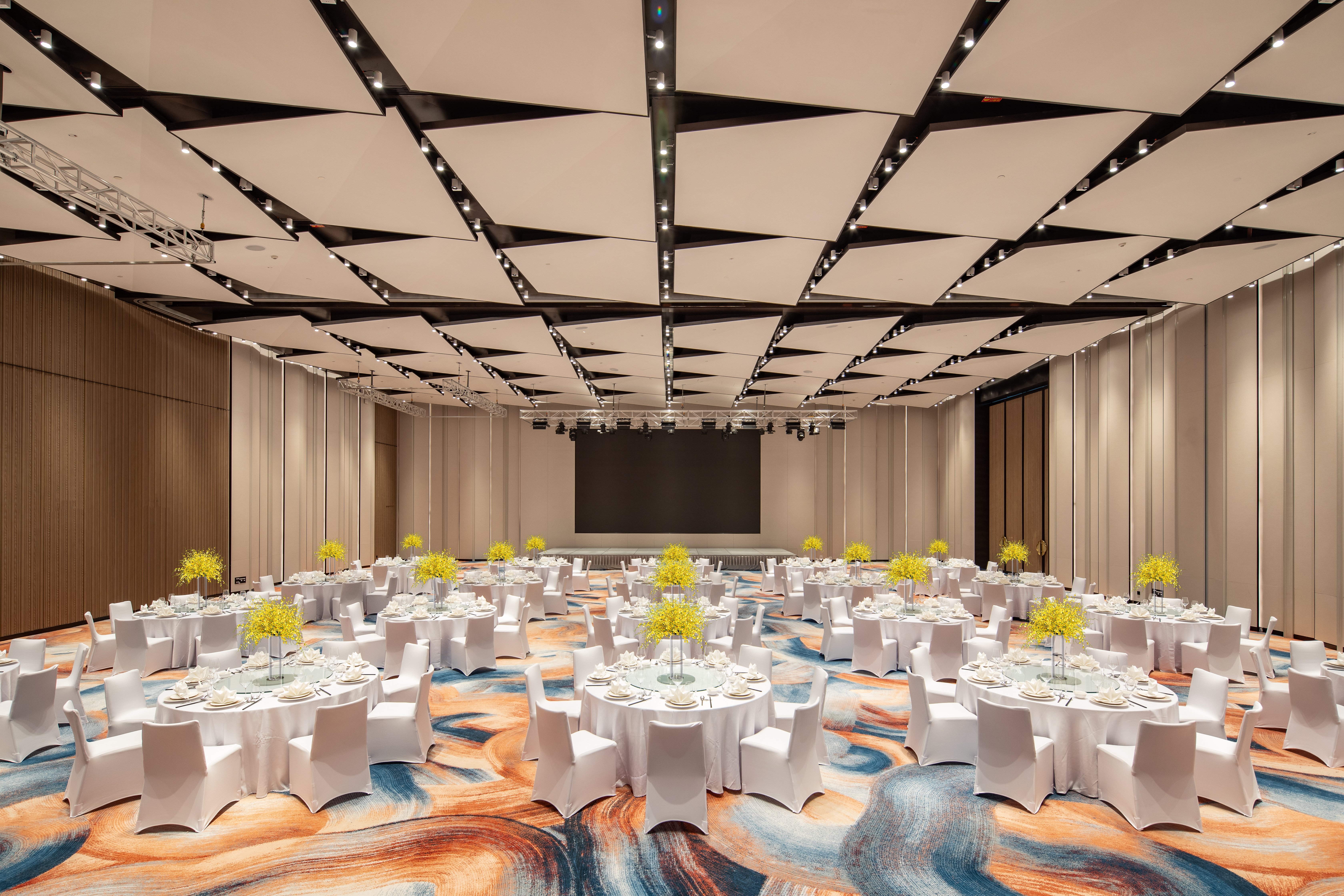 holiday inn and suites sanya yalong bay
