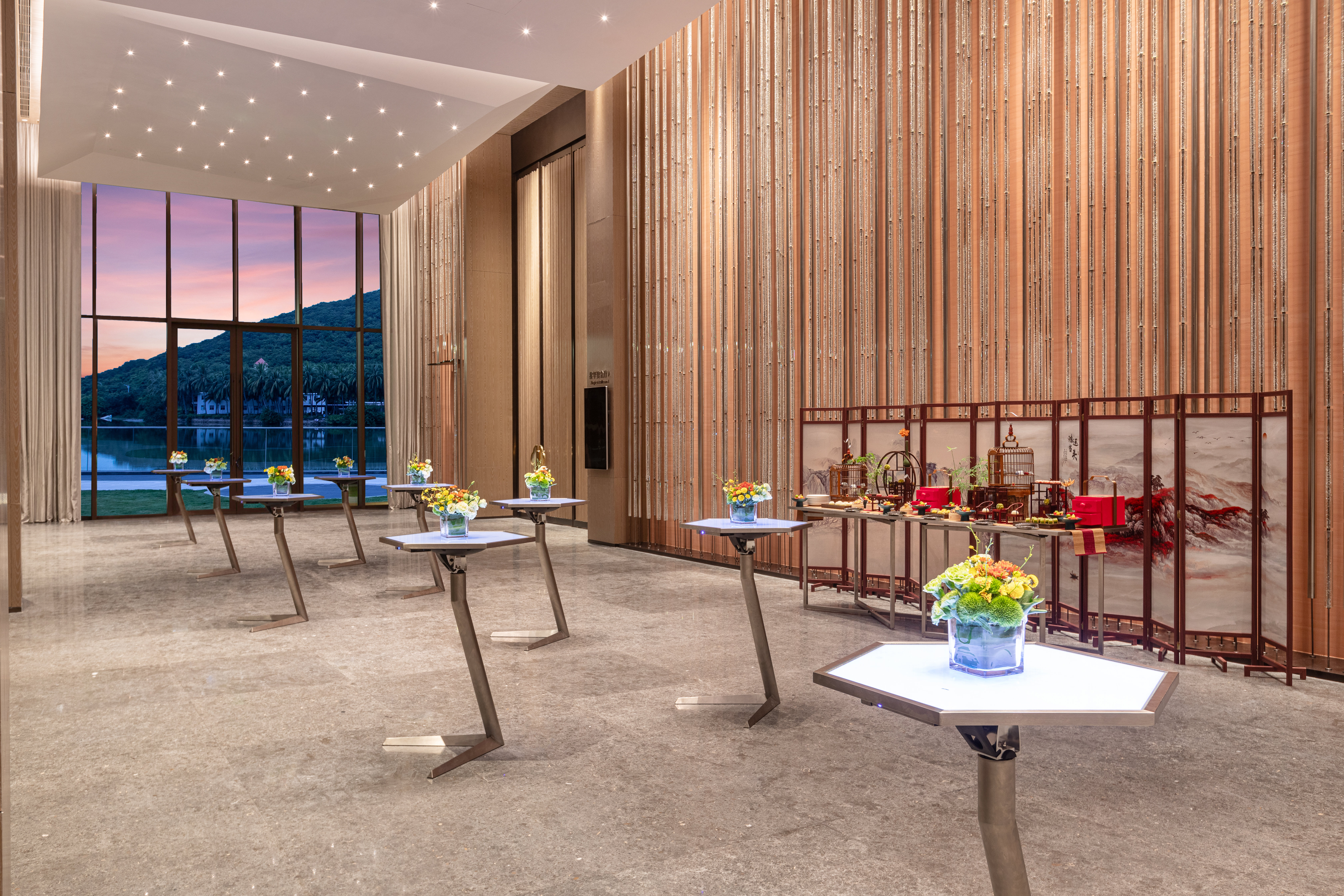 holiday inn and suites sanya yalong bay