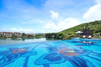 Holiday Inn And Suites Sanya Yalong Bay,,5 star