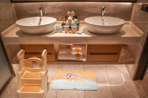 holiday inn and suites sanya yalong bay