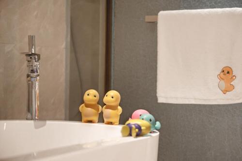 holiday inn and suites sanya yalong bay