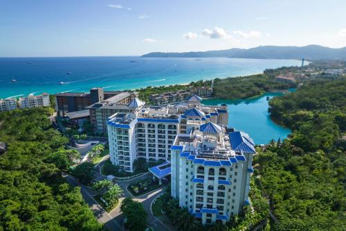 holiday inn and suites sanya yalong bay