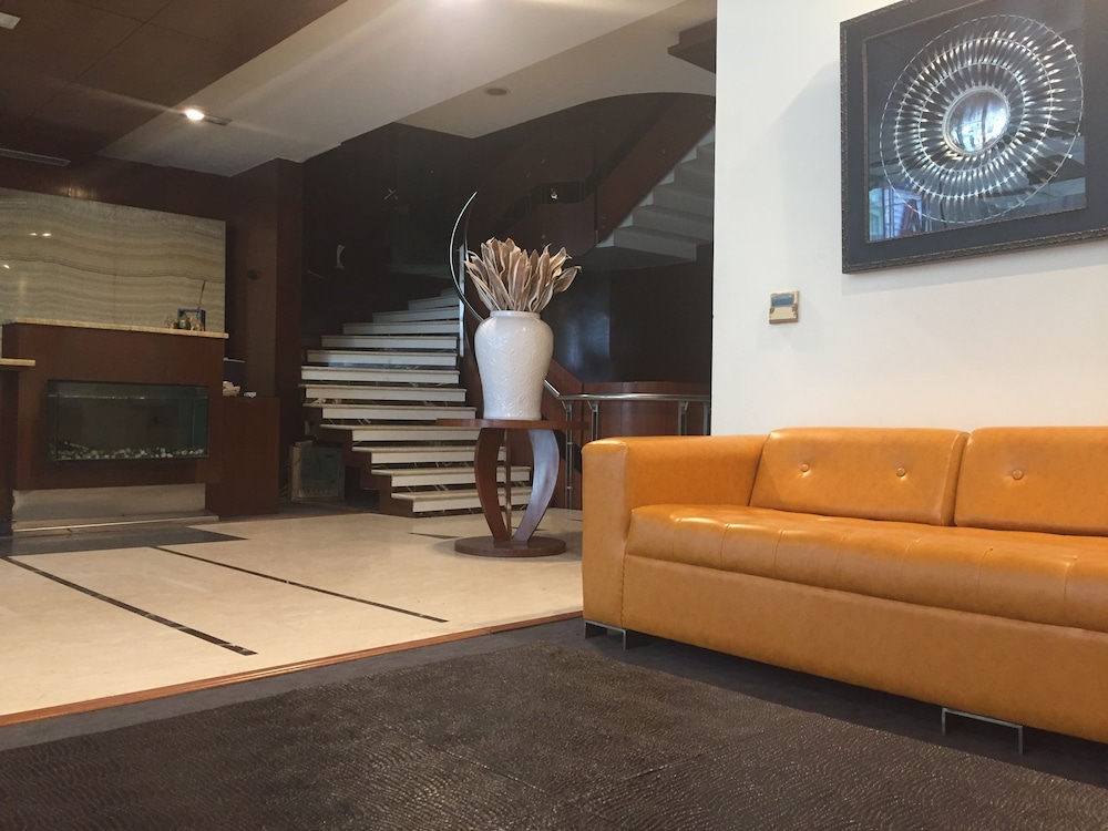 hotel aura paharganj