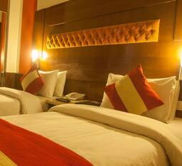 hotel aura paharganj