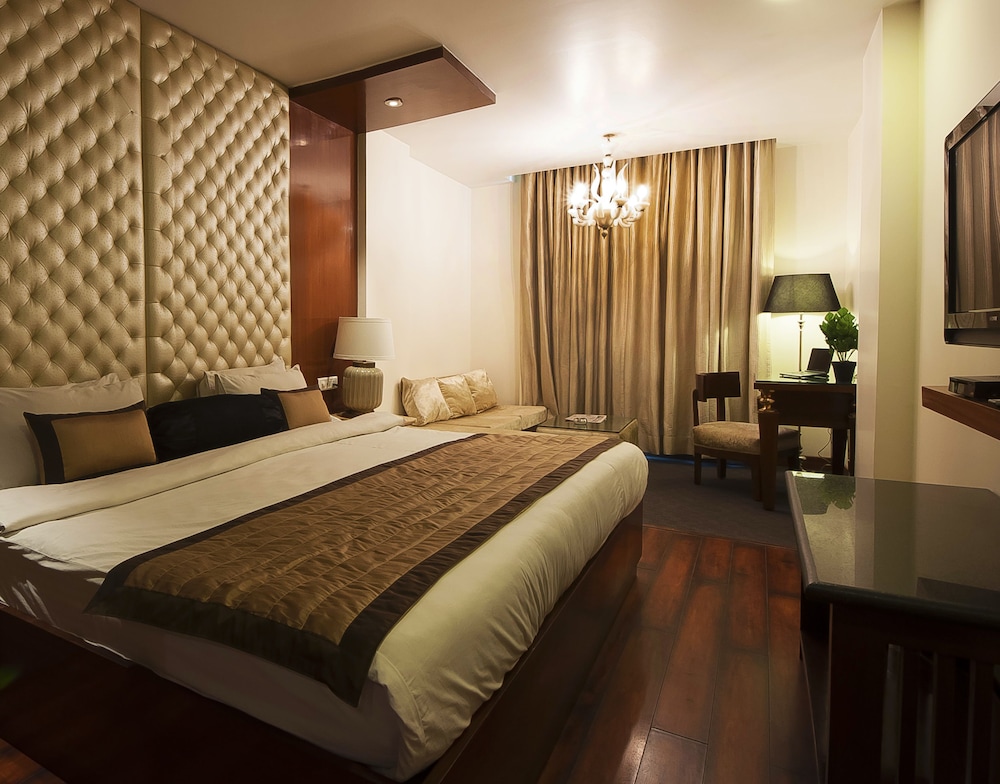 hotel aura paharganj
