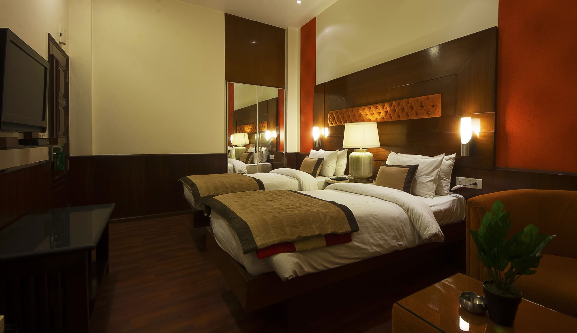 hotel aura paharganj