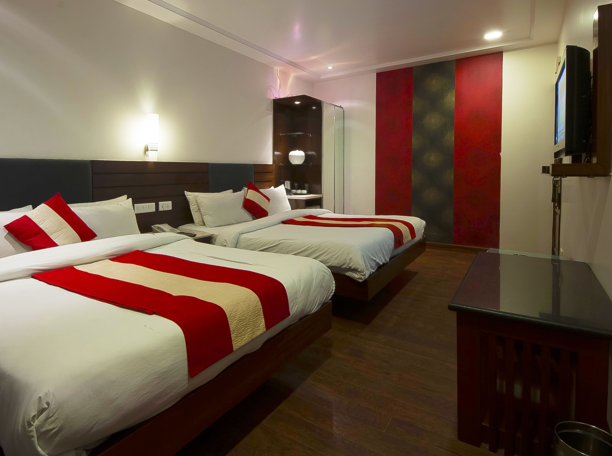 hotel aura paharganj