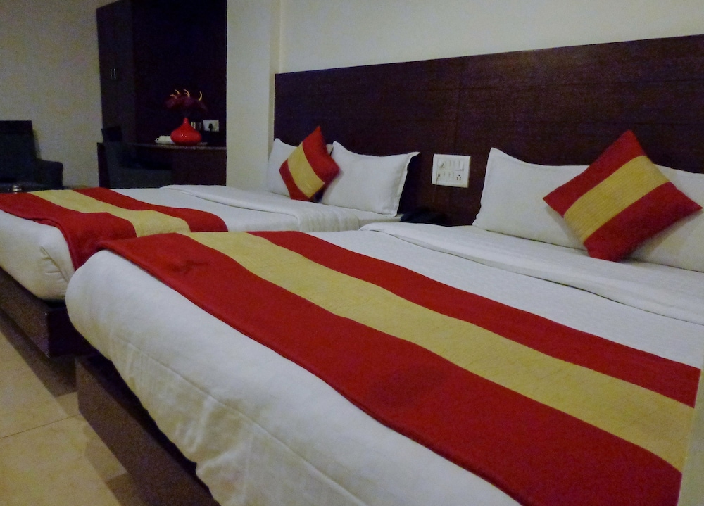 hotel aura paharganj
