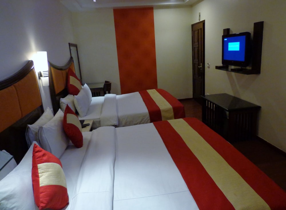 hotel aura paharganj