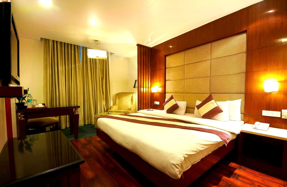 hotel aura paharganj