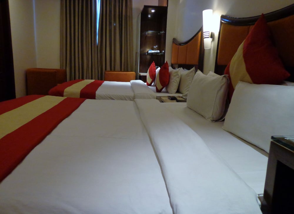 hotel aura paharganj