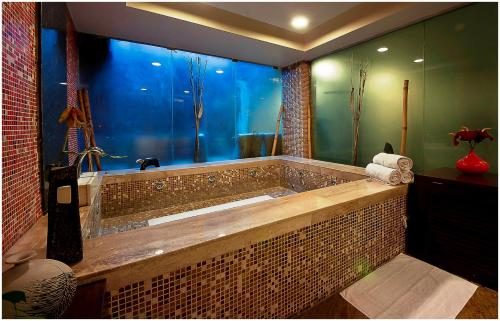 hotel aura paharganj