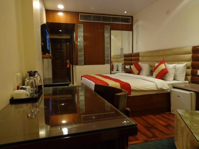 hotel aura paharganj