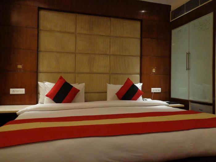 hotel aura paharganj