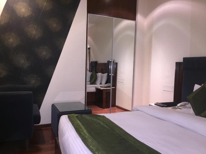 hotel aura paharganj