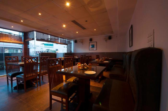 hotel aura paharganj