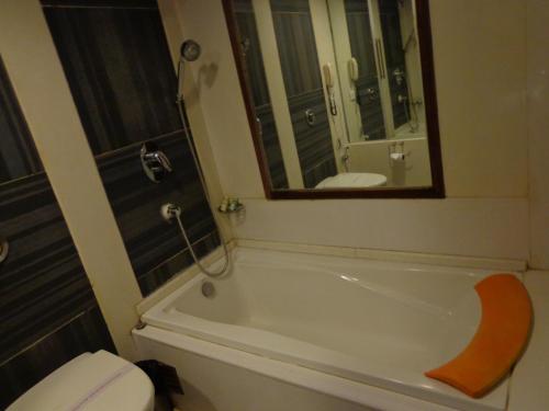 hotel aura paharganj