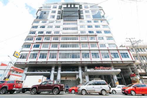 golden panda dormtel by reddoorz