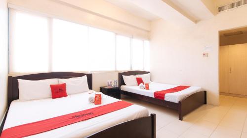golden panda dormtel by reddoorz