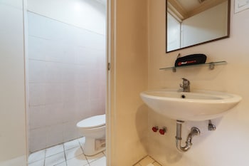 golden panda dormtel by reddoorz