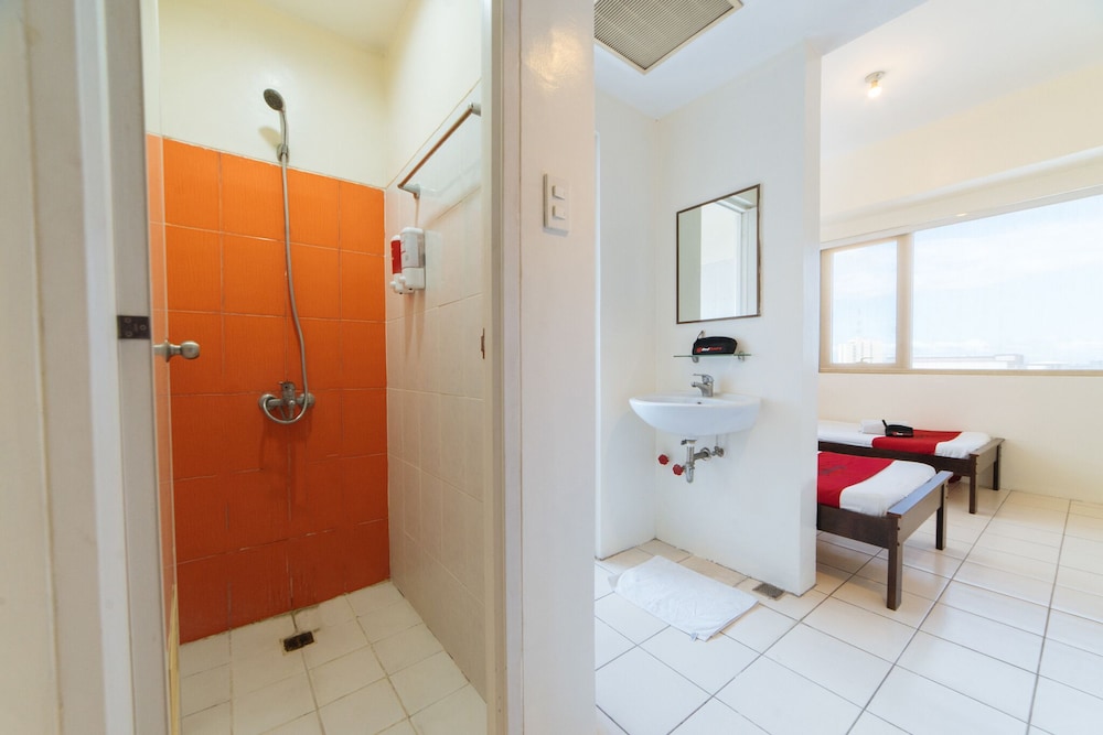 golden panda dormtel by reddoorz