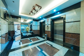 golden panda dormtel by reddoorz