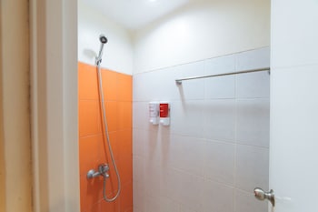 golden panda dormtel by reddoorz