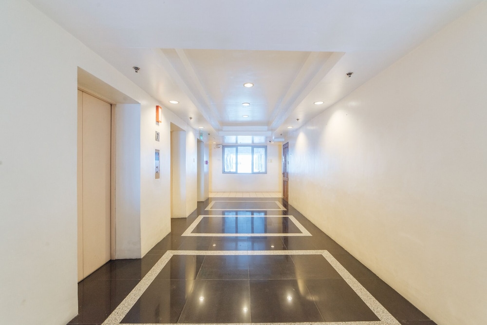 golden panda dormtel by reddoorz