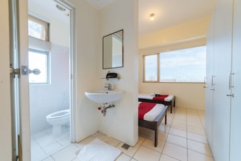golden panda dormtel by reddoorz