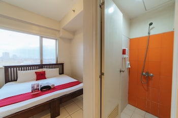 golden panda dormtel by reddoorz