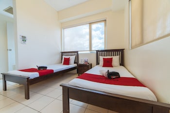 golden panda dormtel by reddoorz