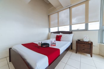 golden panda dormtel by reddoorz