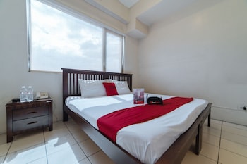 golden panda dormtel by reddoorz